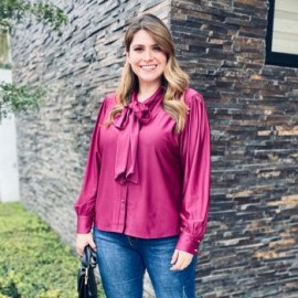 Blusa Satinada Con Moño, Modelo 5030