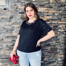 Blusa con pedrería, modelo 3022-L