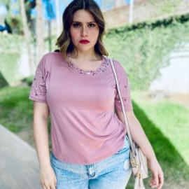 Blusa con pedrería, modelo 3022-L