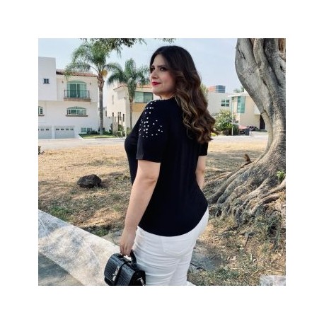 Blusa con perlas (talla extra), modelo 3022-C (Negro)